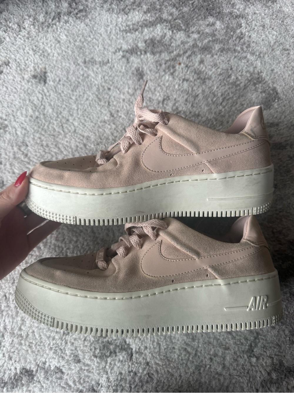 Nike Women’s Low-Top Sneakers in Blush Pink Suede - Picture 7 of 8